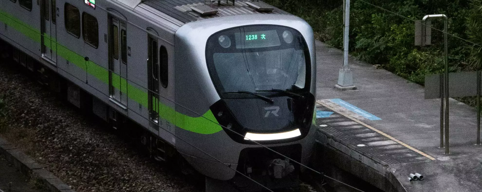 台鐵企業工會要罷工？「半公半勞」的台鐵員工，罷工權跟純勞工一樣嗎？